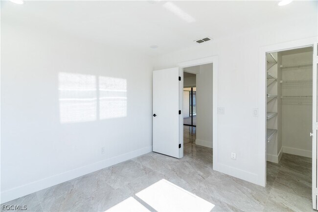 Building Photo - 720 Chavers St