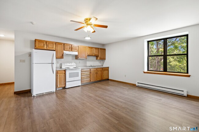 Building Photo - 180 N Cherry St