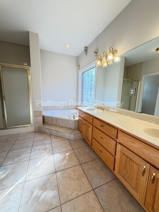 Building Photo - 3440 Alexander Cir