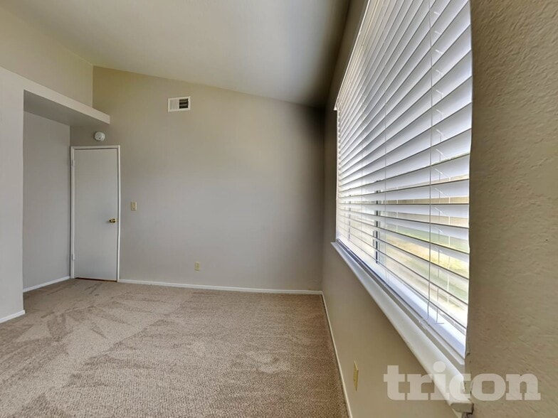 Building Photo - 7726 Robinette Rd