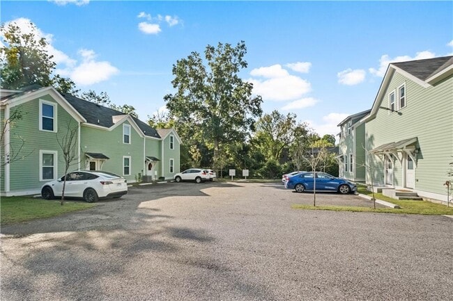 Building Photo - 772 S Locust Ave