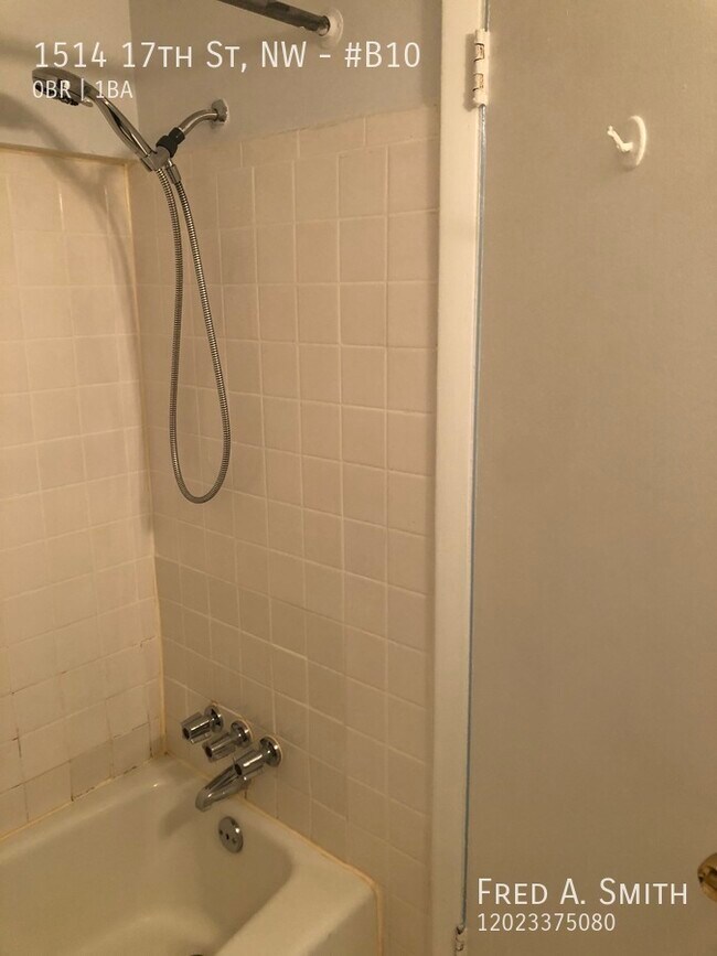 Building Photo - Copley Plaza Studio Available Now