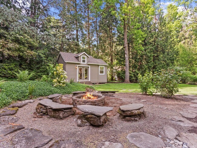 Building Photo - 4207 SE Aldercrest Rd