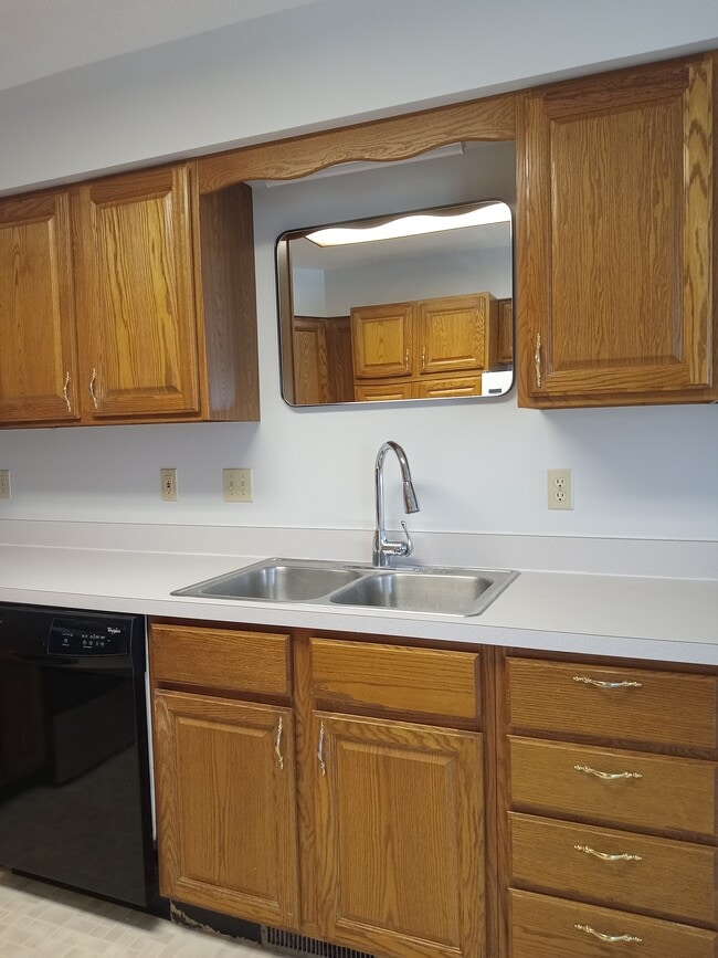 Building Photo - 316 Willowbend Cir