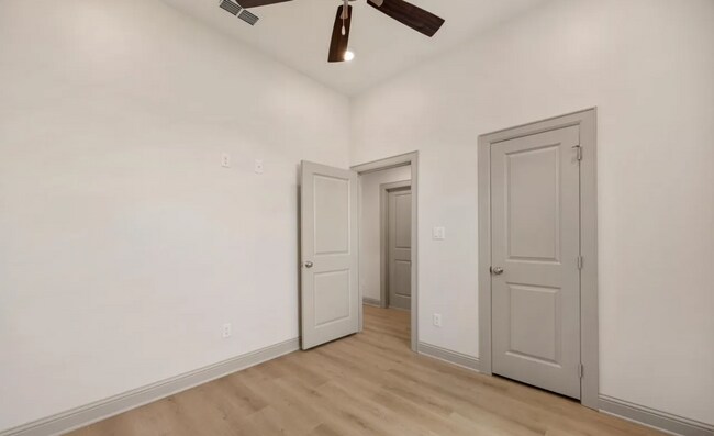 Building Photo - 382 Mary Cir