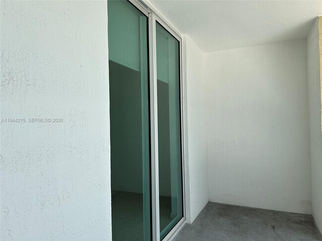 Building Photo - 1755 E Hallandale Beach Blvd
