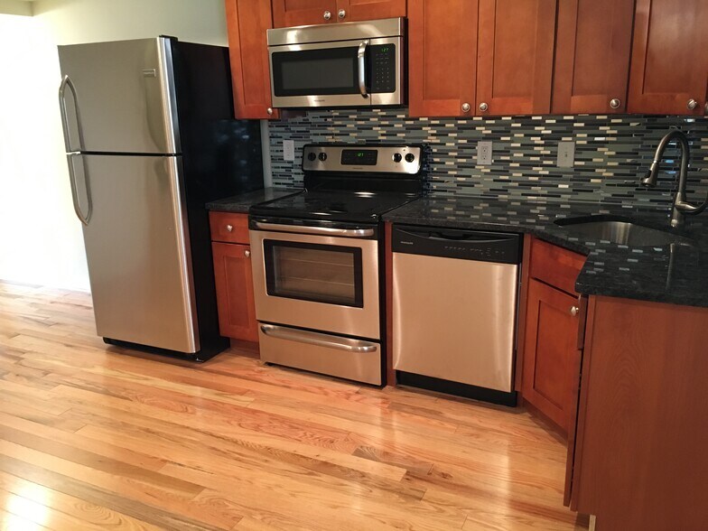 Primary Photo - 415 N 41st St