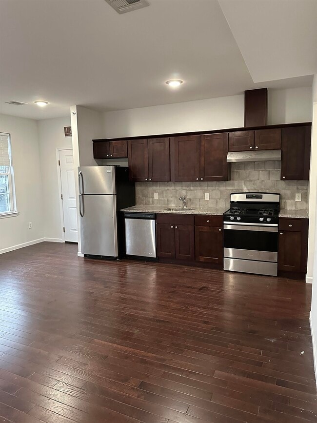 Building Photo - 231 Avenue C