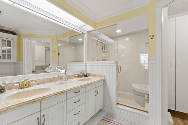 Building Photo - 470 9th Pl