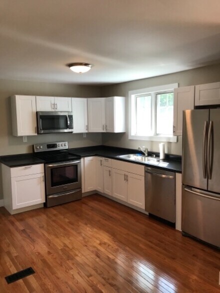 Building Photo - 916 Burris Ave