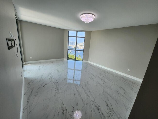 Building Photo - 17301 Biscayne Blvd