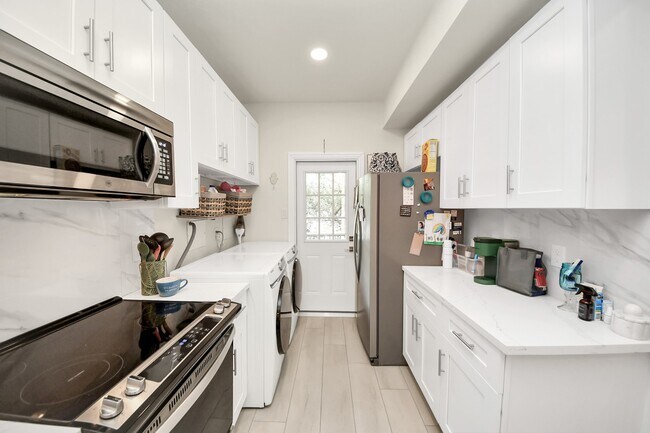 Building Photo - 2001 Bering Dr