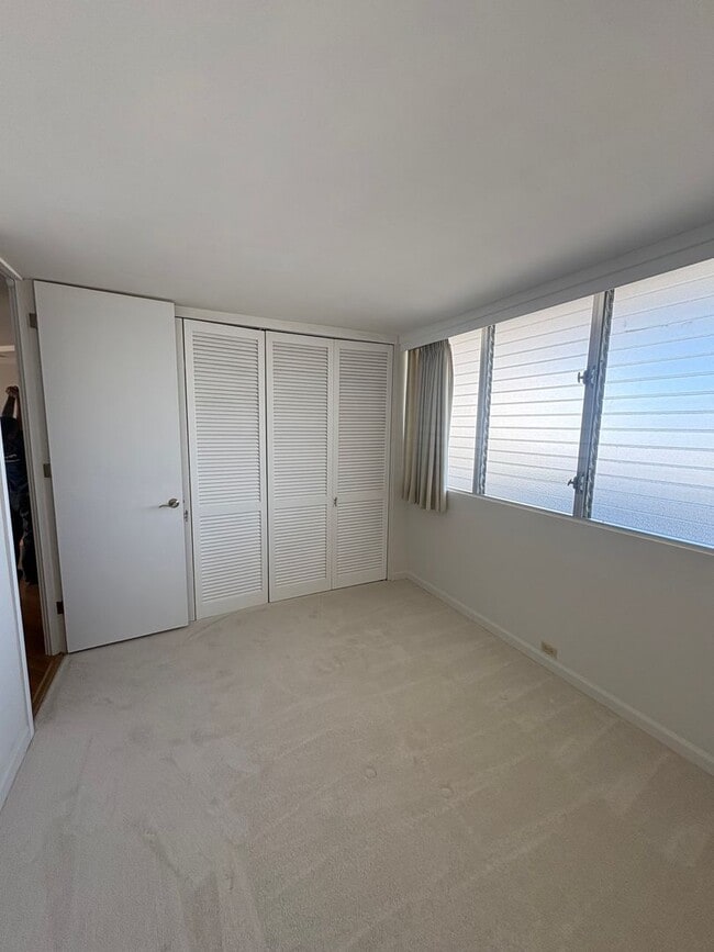 Building Photo - Beautiful views at Banyan Tree Plaza! 2 bedroom, 2 bath, 1 parking