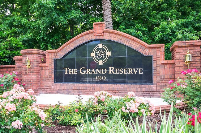 Building Photo - 13810 Sutton Park Dr N