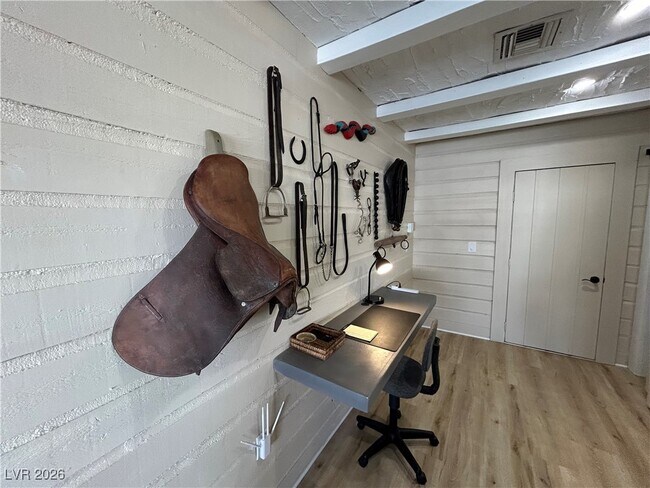 Building Photo - 6889 Beverly Glen Ave