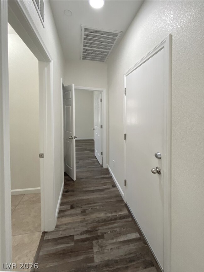 Building Photo - 1000 Aspen Cliff Dr