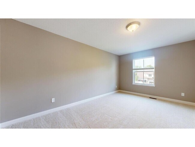 Building Photo - 5585 Orchard Cove