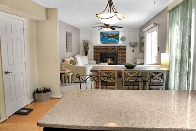 Building Photo - Charming 3-Bedroom, 2.5 Bath SFH with Fron...