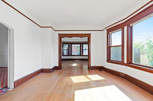 Building Photo - 1617 NE Couch St