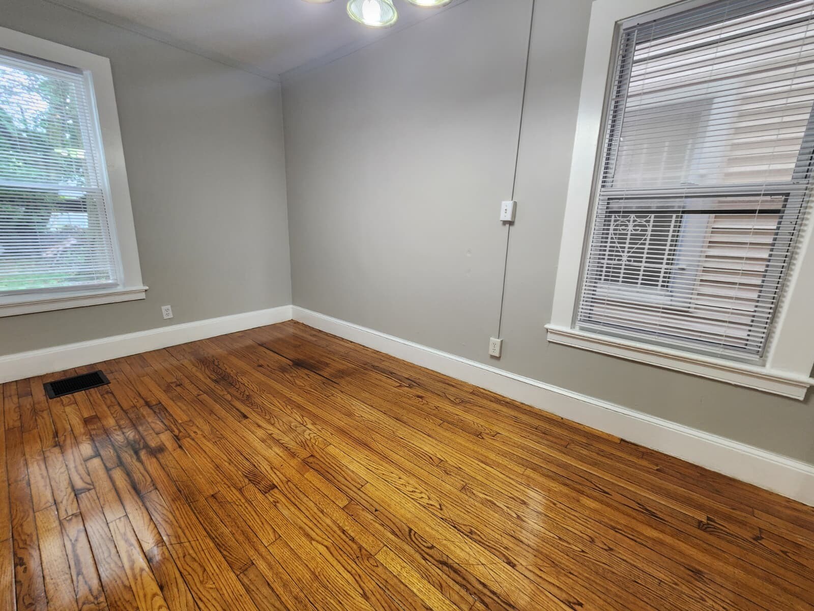 Building Photo - 202 Hallock Ave
