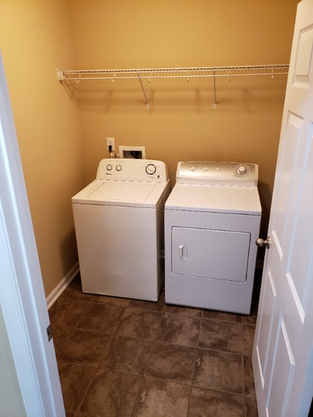 Building Photo - 120 Cody Dr