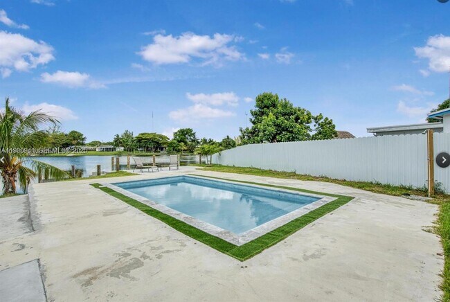 Building Photo - 3621 SW 35th St