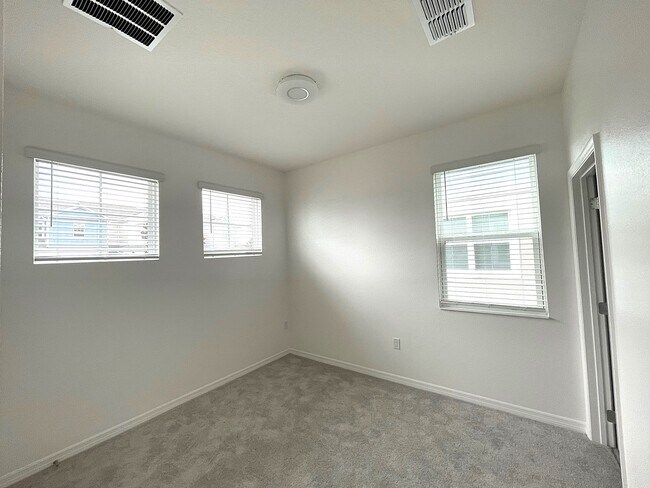 Building Photo - 1248 Stockwell Ave