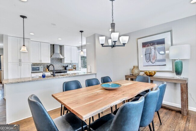 Building Photo - 2480 Powers Ferry Dr SE