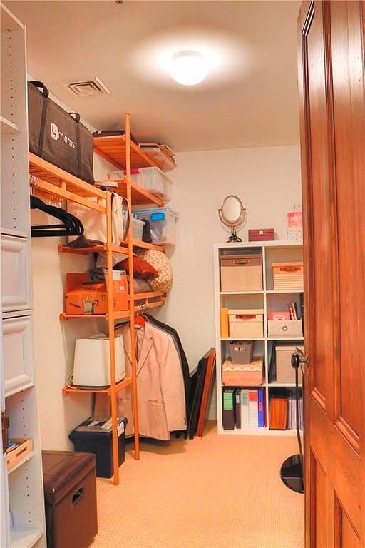 Building Photo - "Spacious 3-Bed Oasis with Granite Eleganc...