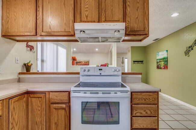 Building Photo - Beautiful 4/2 home