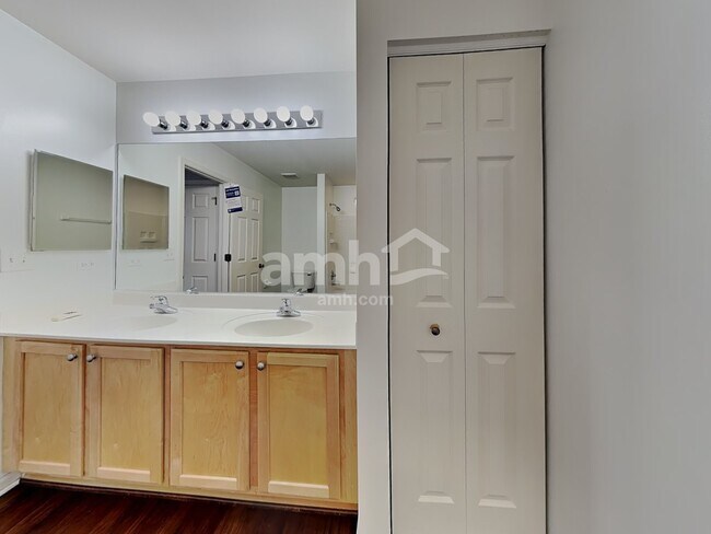 Building Photo - 528 Alyssa St