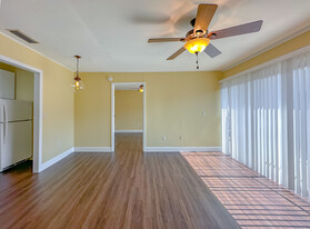 Building Photo - 2241 W Pensacola St