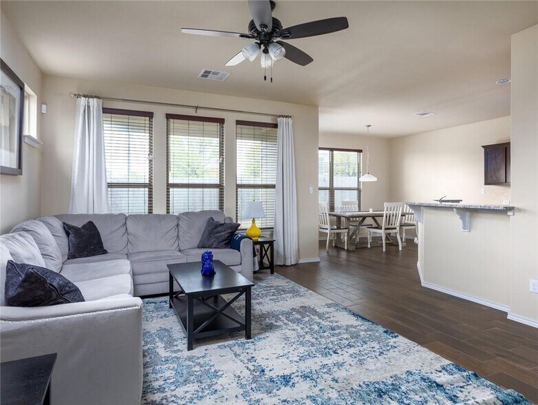 Big windows in living room - 1014 Chad Loop