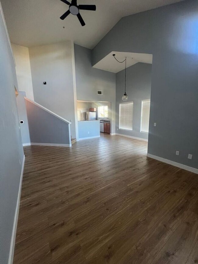 Building Photo - Stunning 2-bedroom PLUS LARGE BONUS ROOM/L...