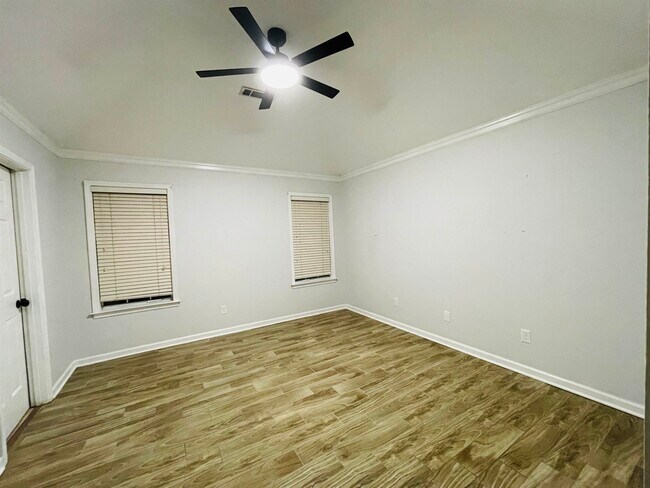 Building Photo - 2256 Lake Springs Ln