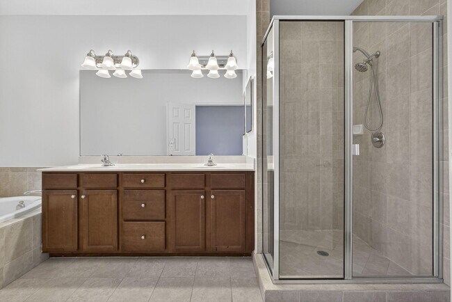 Building Photo - 10348 Wellington Parc Dr