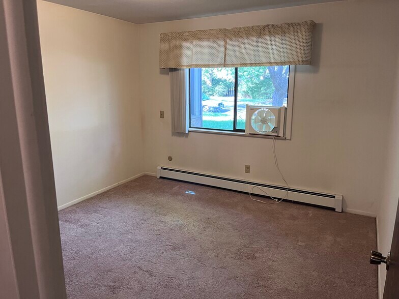 Building Photo - 2600 Parklake Ct
