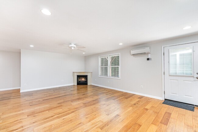 Building Photo - 306 Crosscut Dr