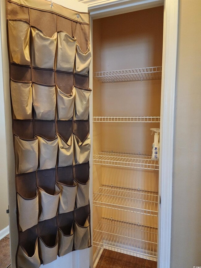 Building Photo - 2360 Clandon Dr