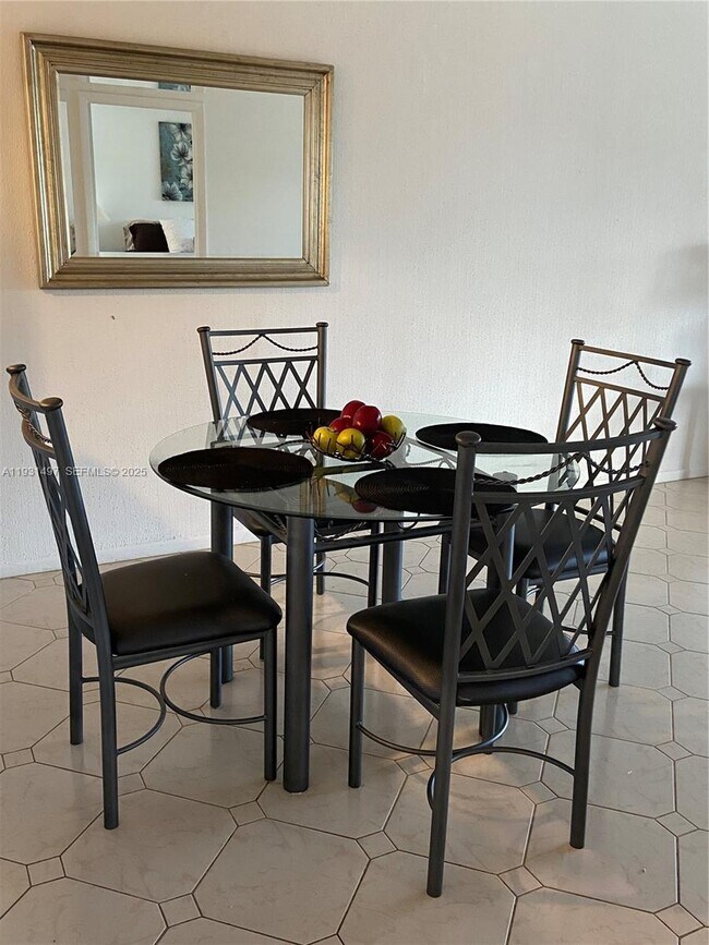 Building Photo - 13283 Pineapple Palm Ct