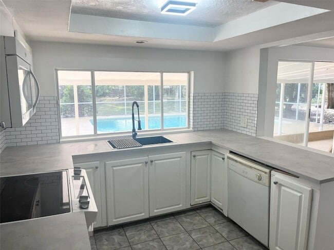Building Photo - 11631 Seminole Dr