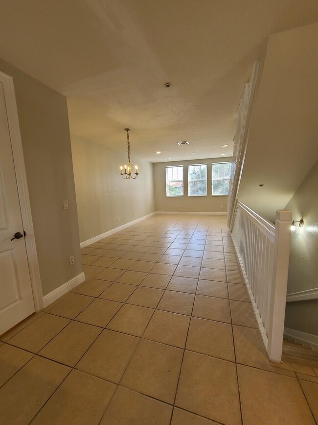Building Photo - 590 Amador Ln