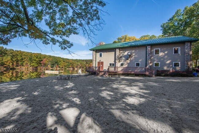 Building Photo - 25 Lake Rd