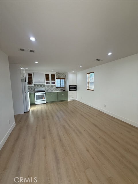 Building Photo - 662 E 87th St