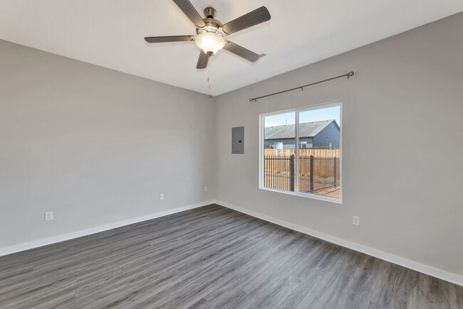 Building Photo - 13432 W Haskell Ct