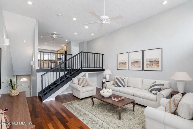 Building Photo - 445 8th Ave N