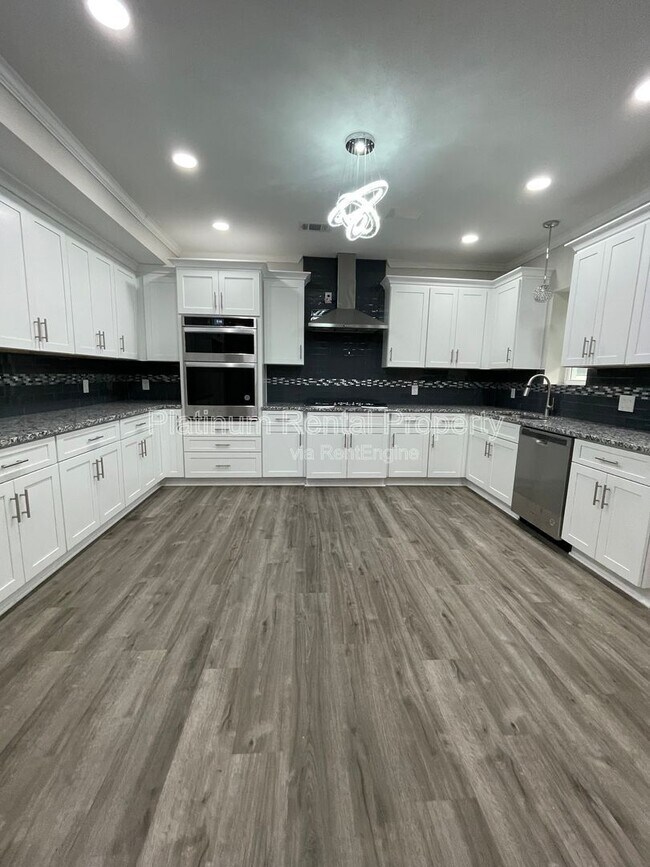 Building Photo - 600 Belton Ct