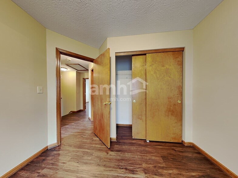 Building Photo - 333 Greenwood Ln