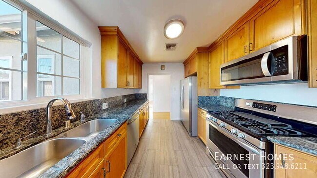Building Photo - 14338 Califa St