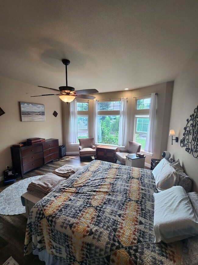 Building Photo - Beautiful Home in Pine Creek